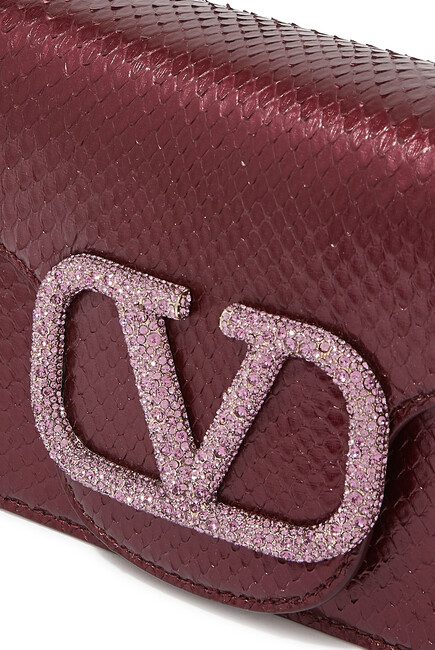  V Logo Middle East Exclusive Plaque Chain Linked Clutch Bag