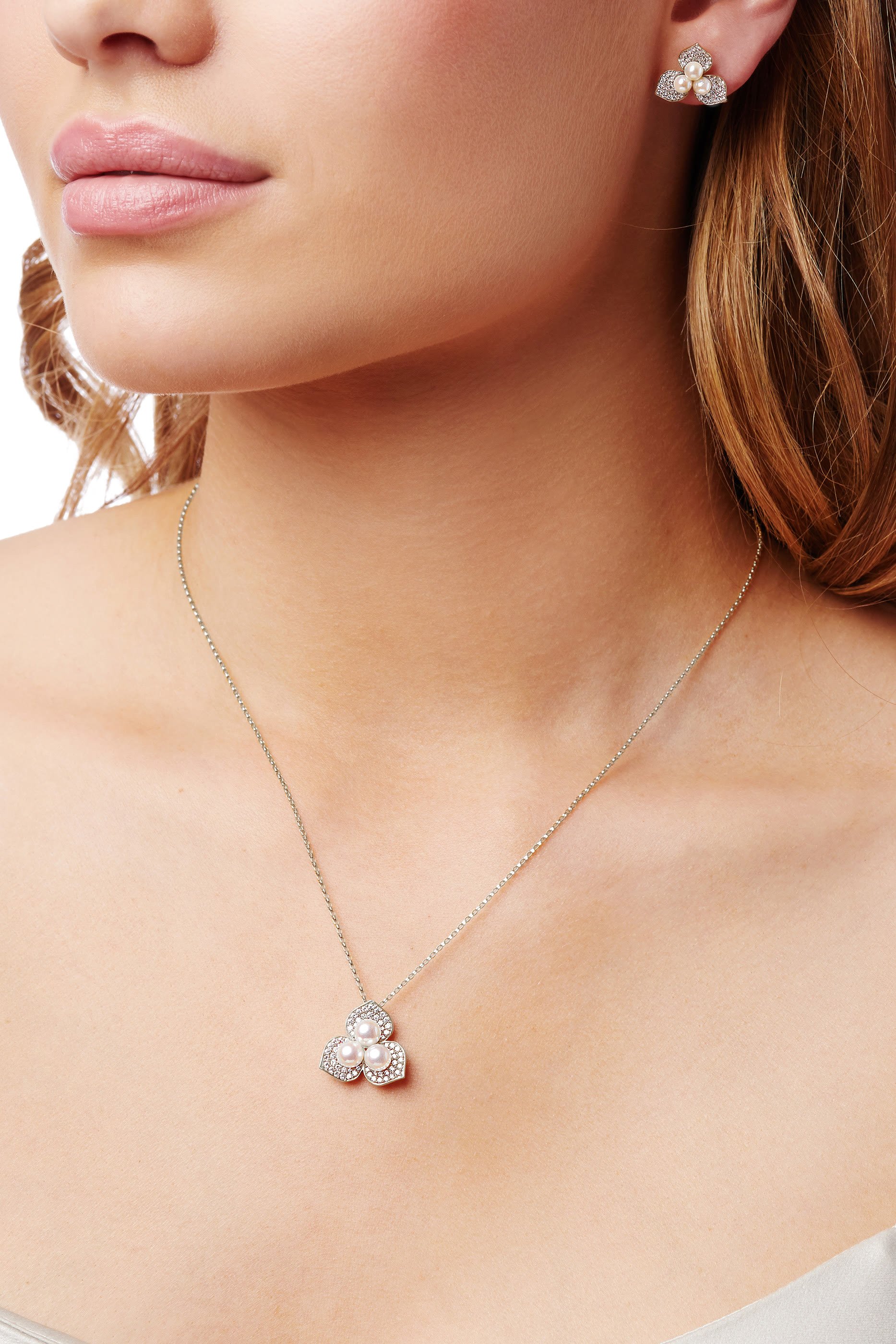 Petal Pendant Necklace, 18k White Gold, Diamond & Pearl