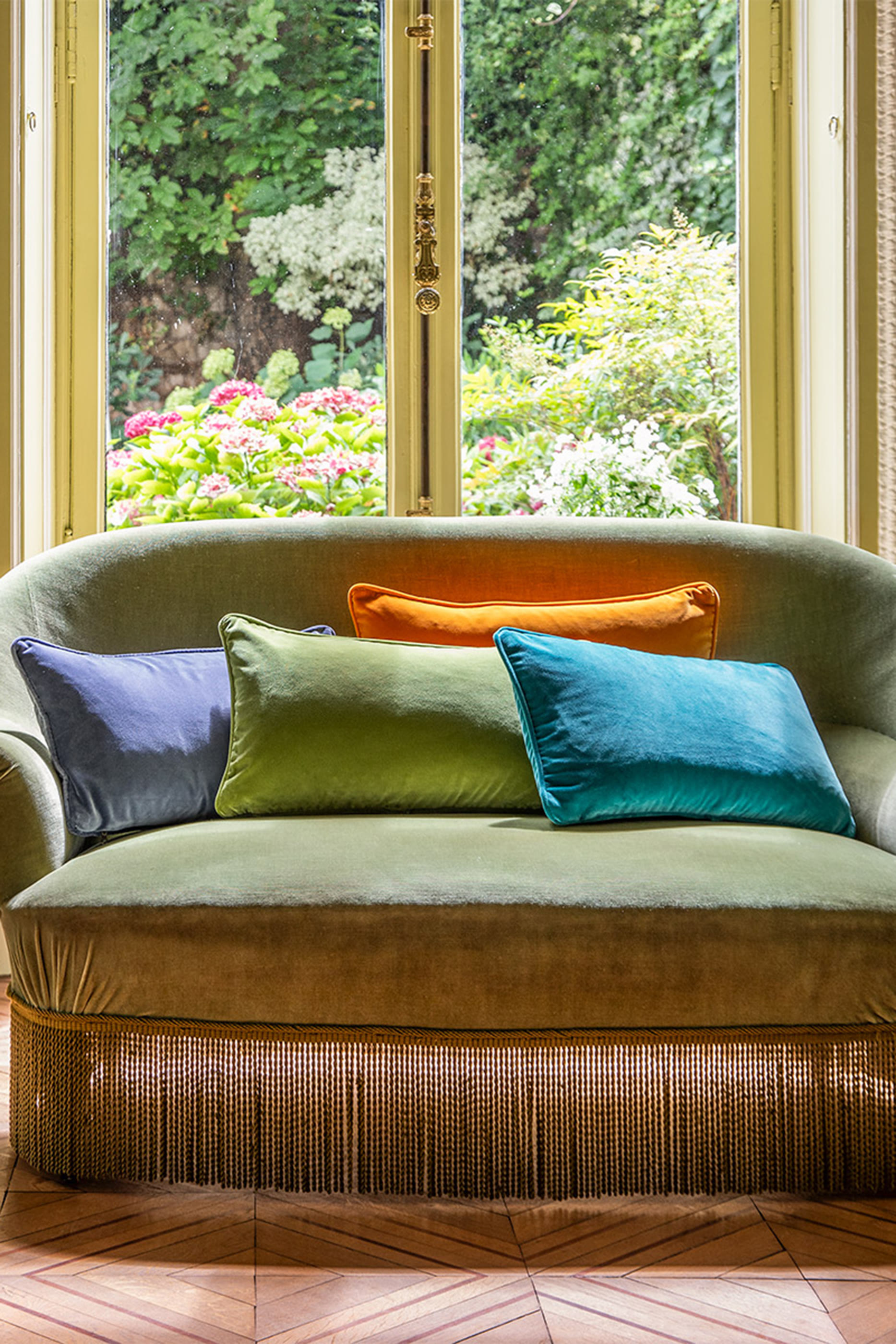 Divan Velour Cushion