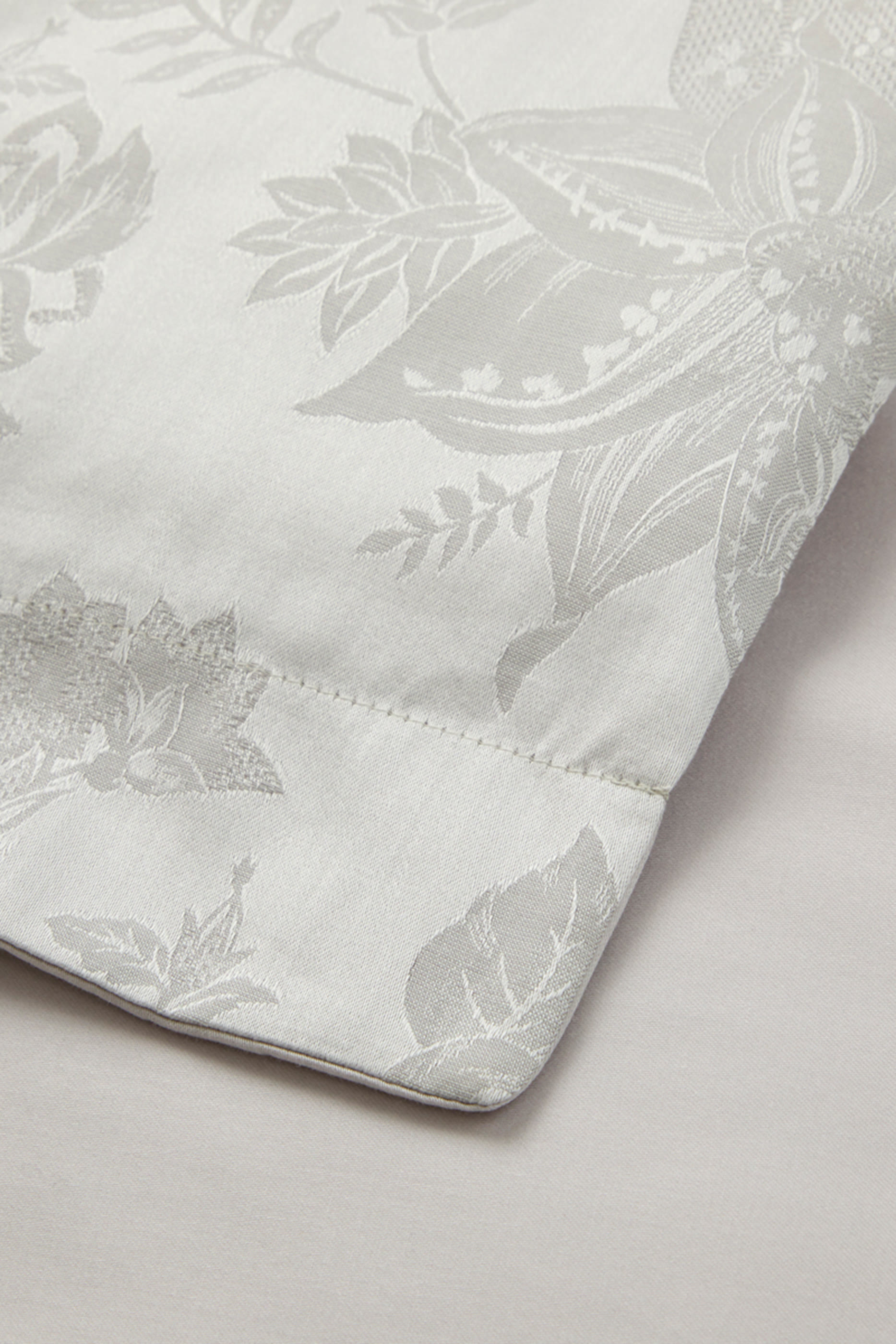 Cali Platinum Pillowcase