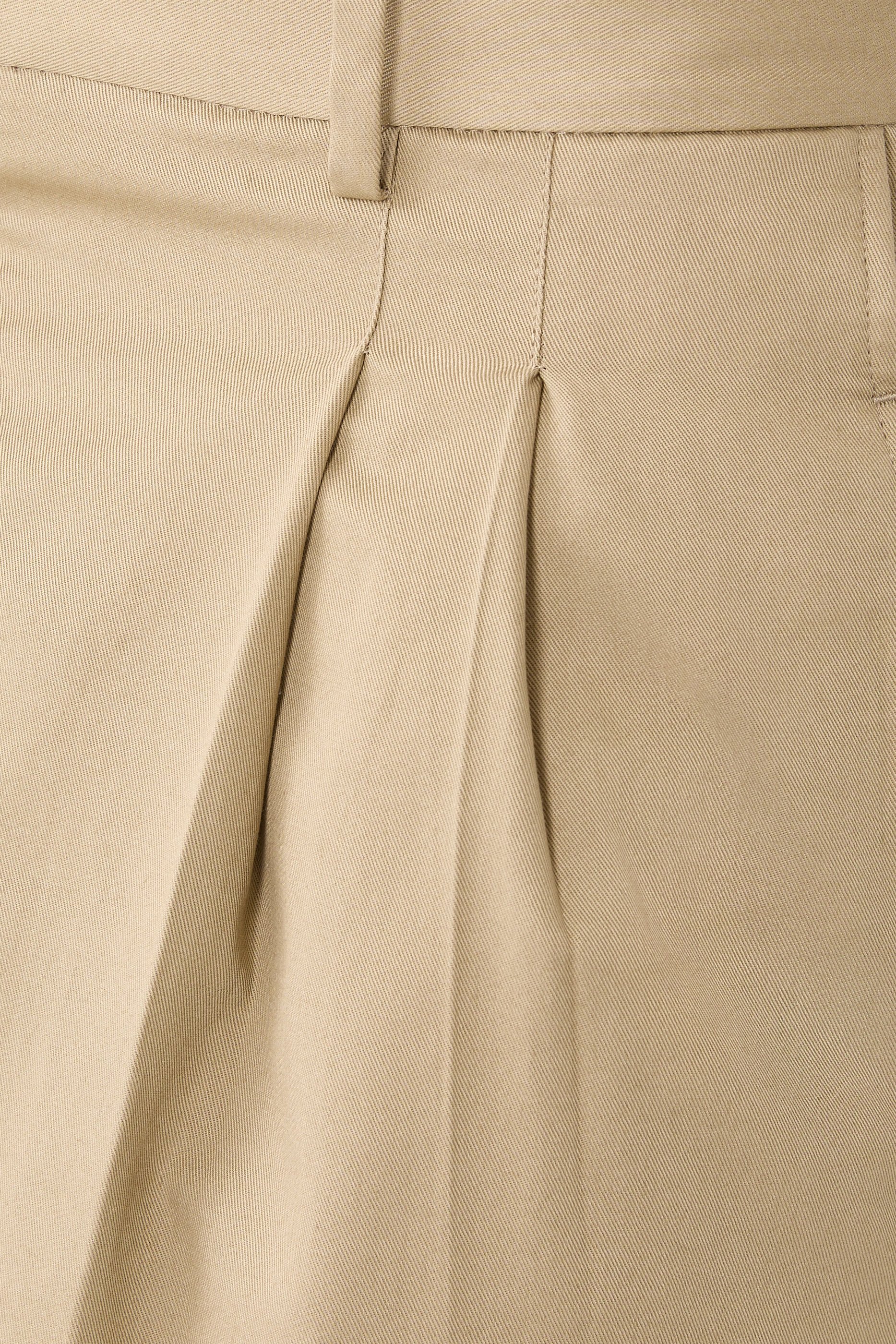 Wide Bermuda Two Pleats Shorts