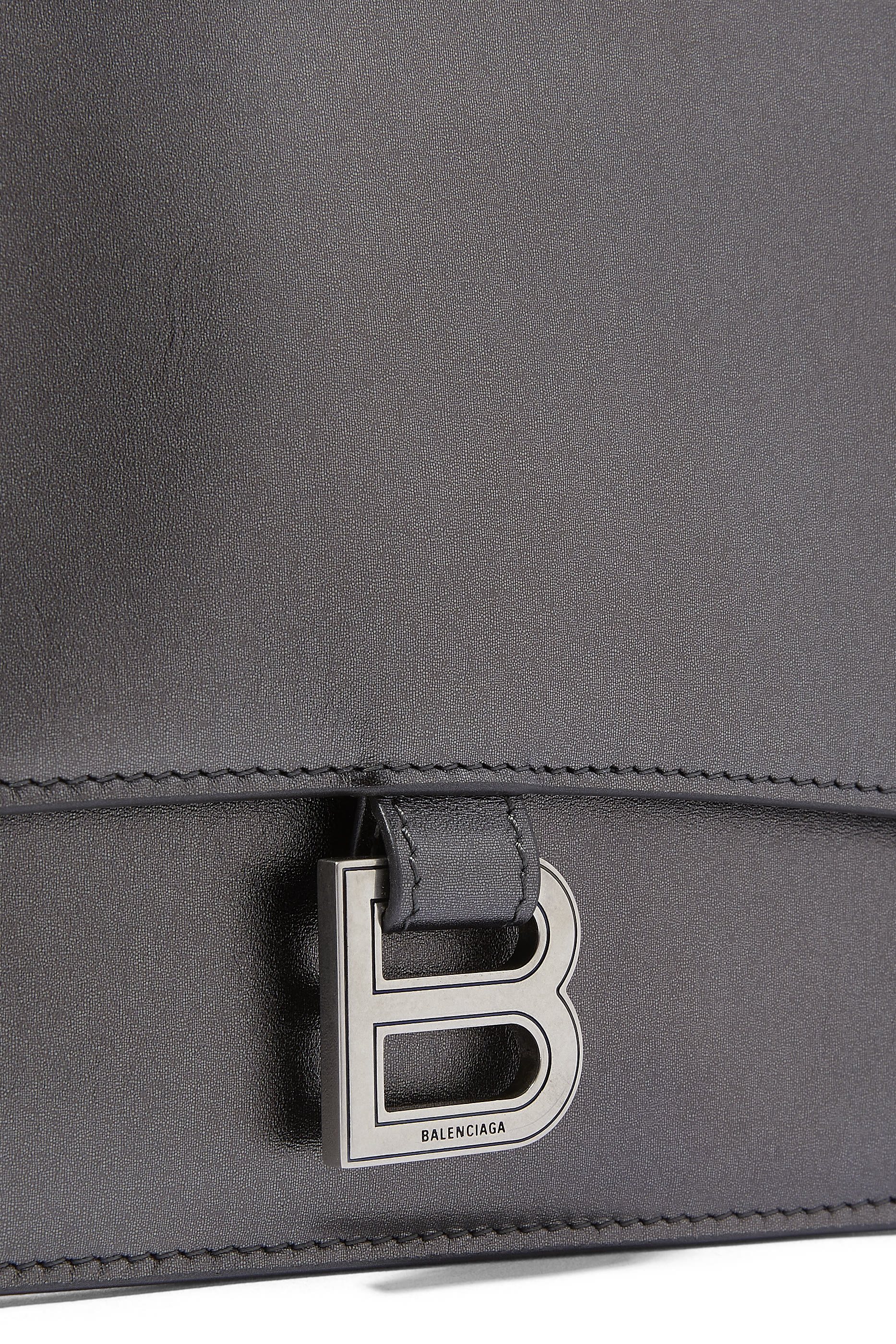 Hourglass Flat pouch