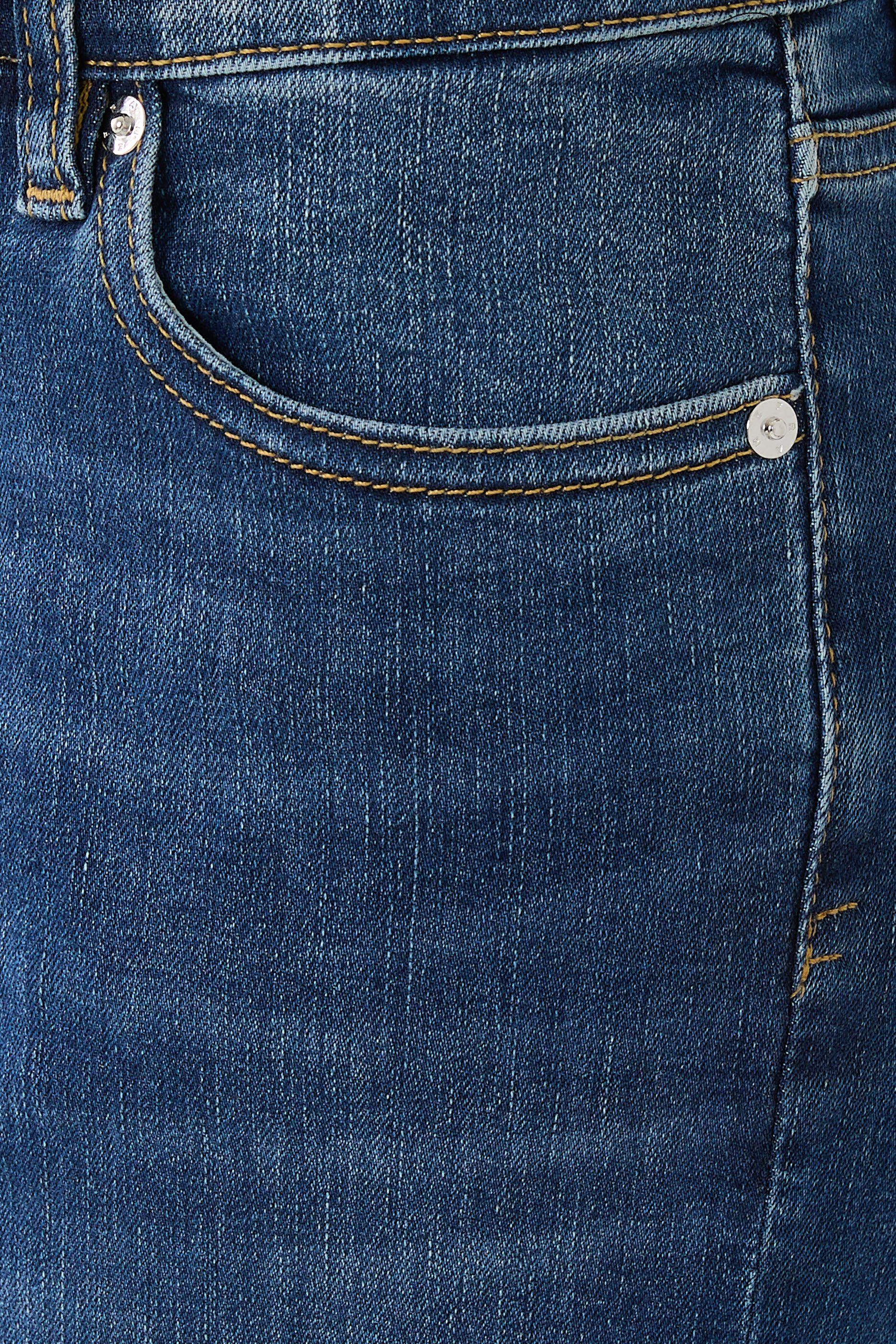 Le Sleek Straight Jeans