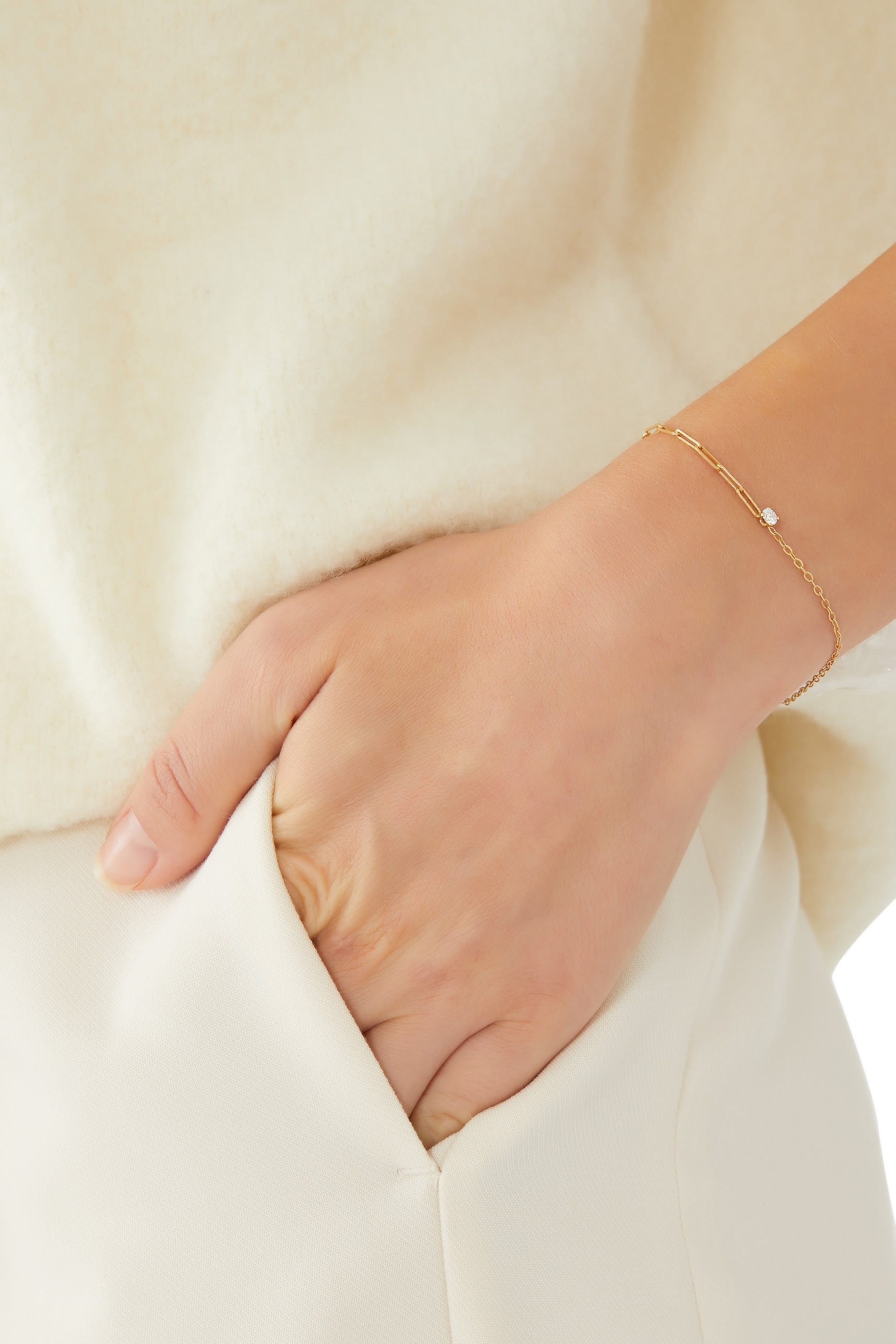 Solitaire Bracelet, 18k Yellow Gold & Diamond