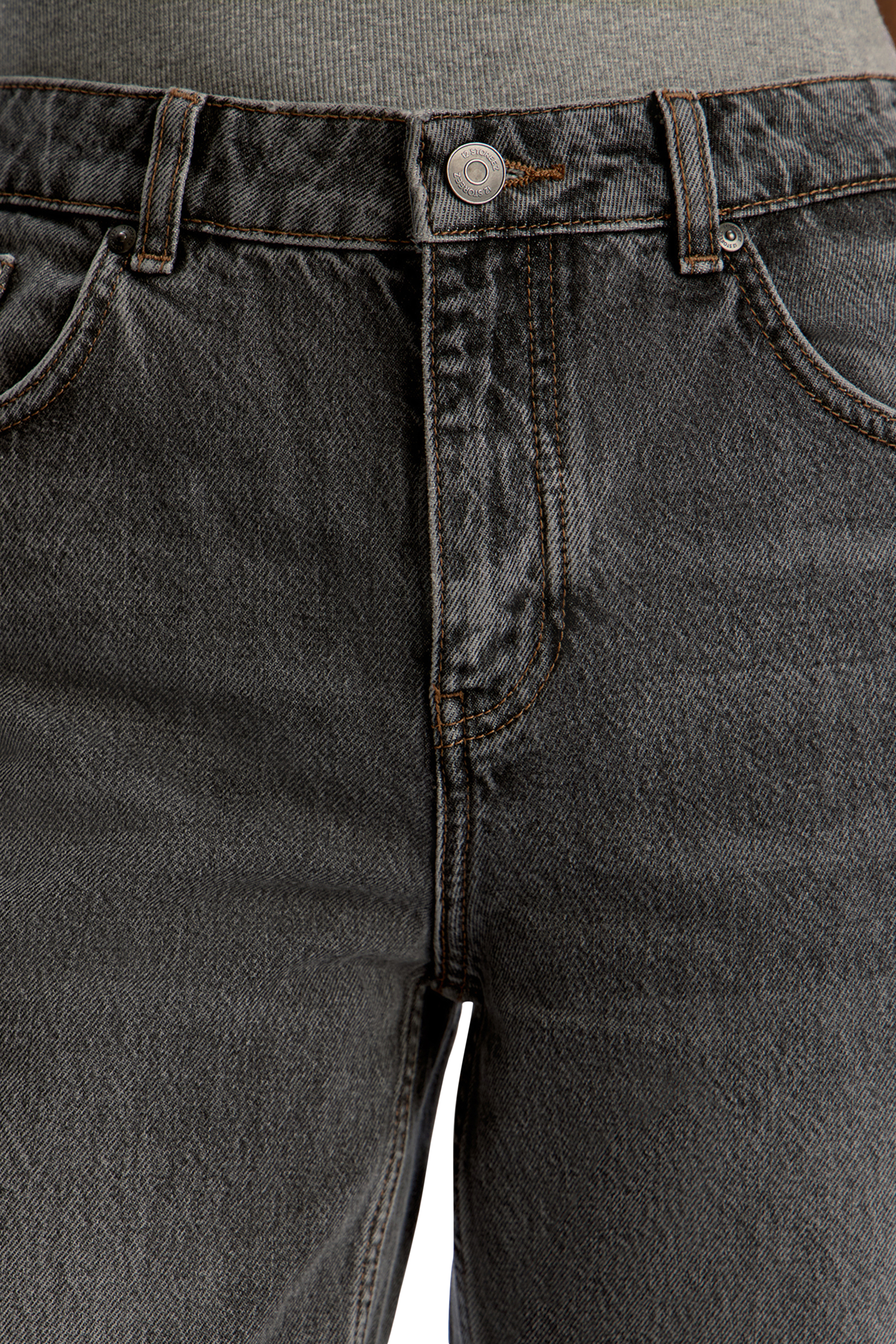 Straight-Leg Slim Fit Jeans 