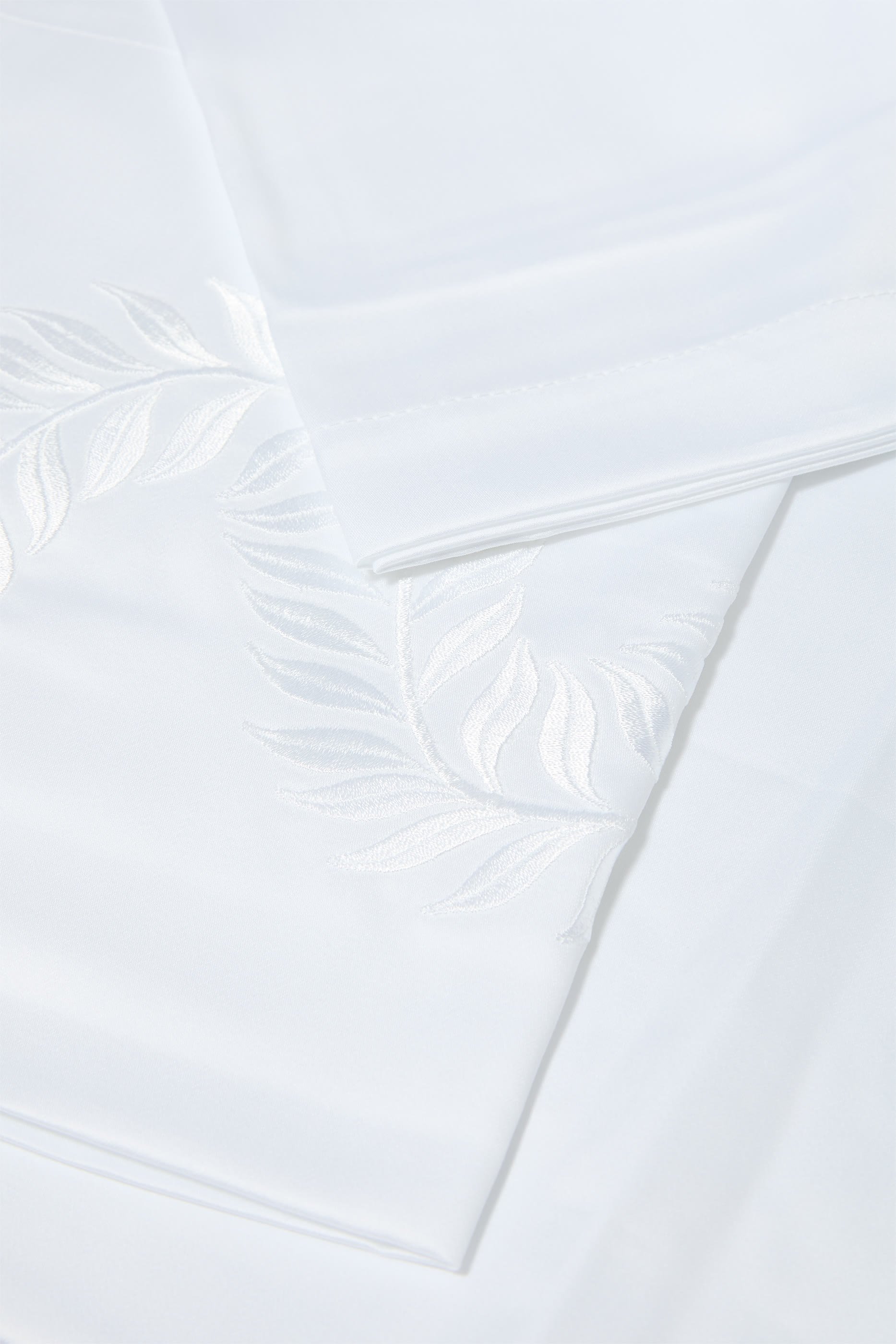 Laurels Embroidery 600TC Flat Sheet