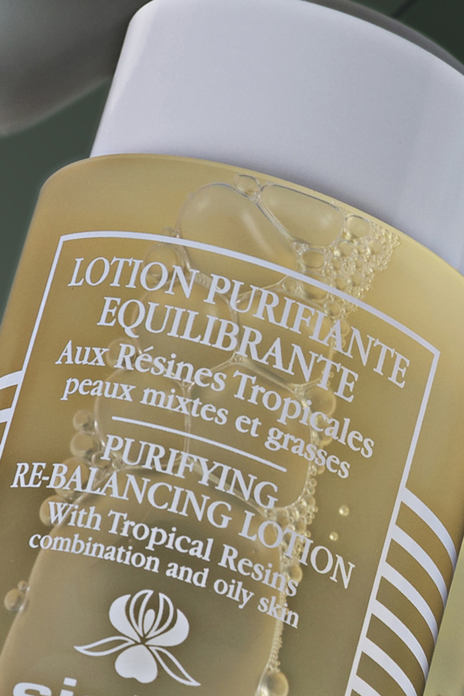 Purifying Re-Balancing Lotion With Tropical Resins