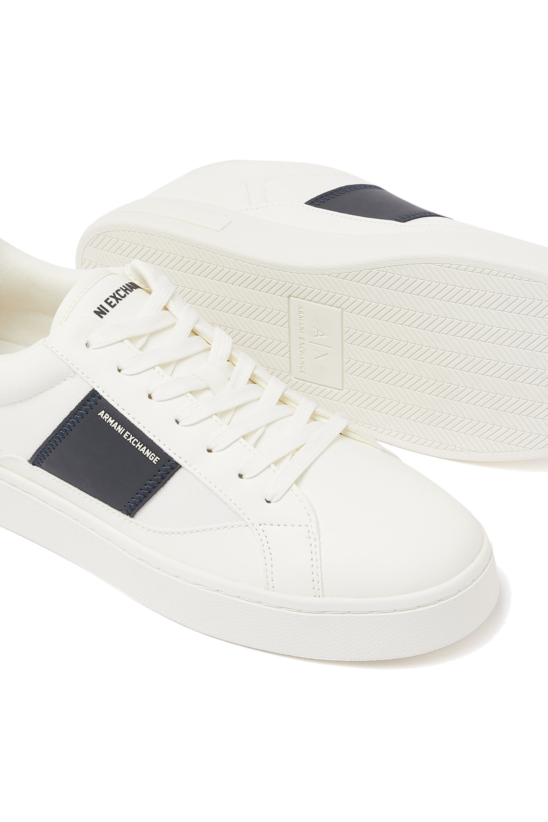 Contrasting Side Band Sneakers