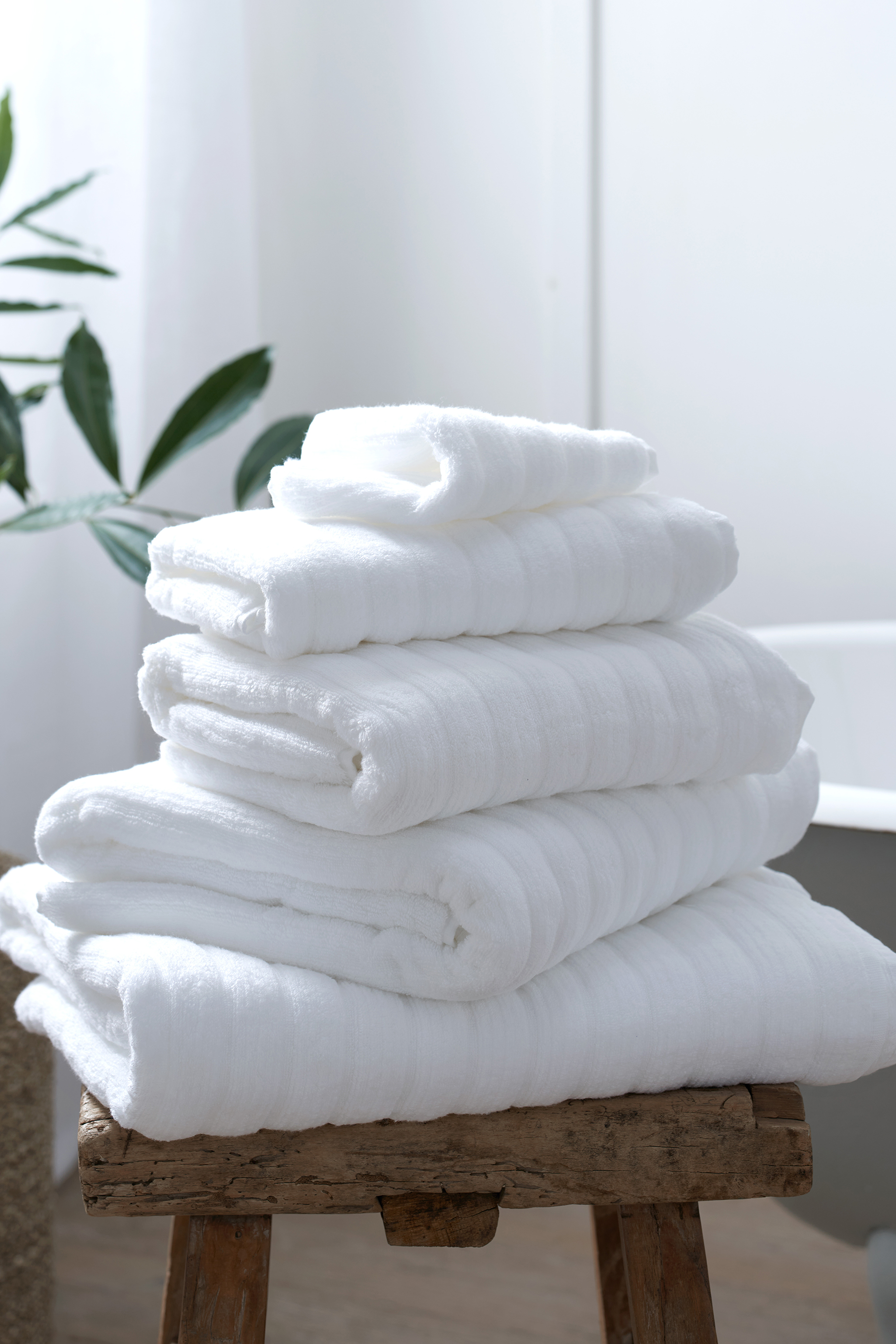 The White Company Pearl Grey Hydrocotton Super Jumbo Towel