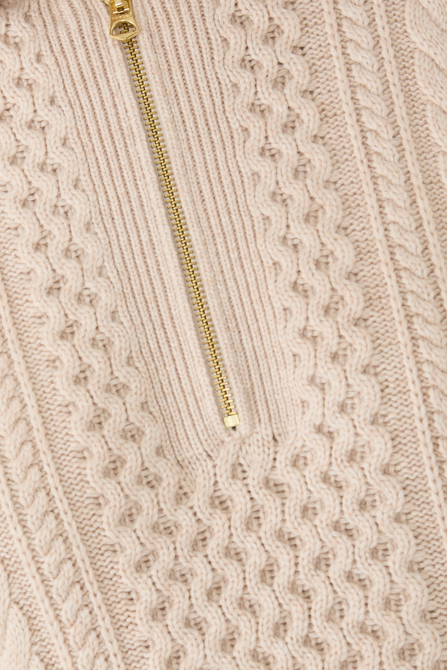  Camello Cable Knit Sweater