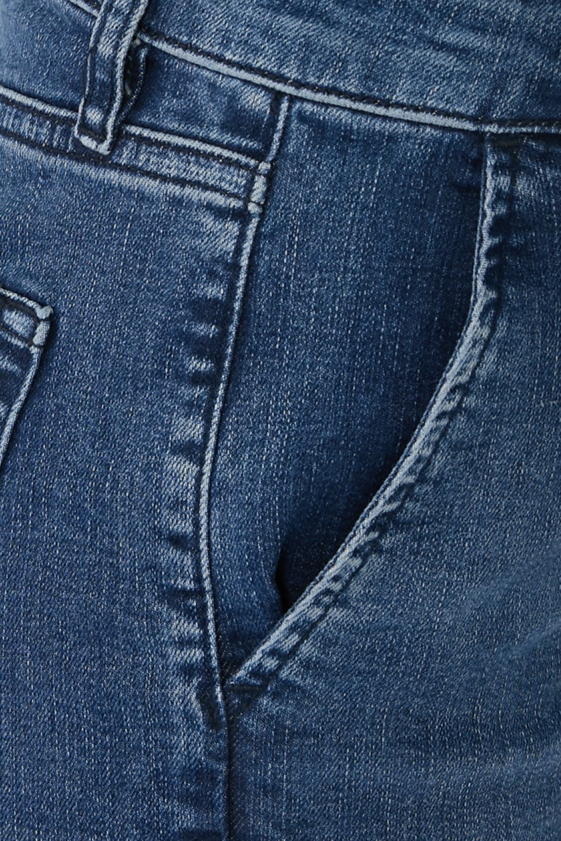 The Straight Trousers