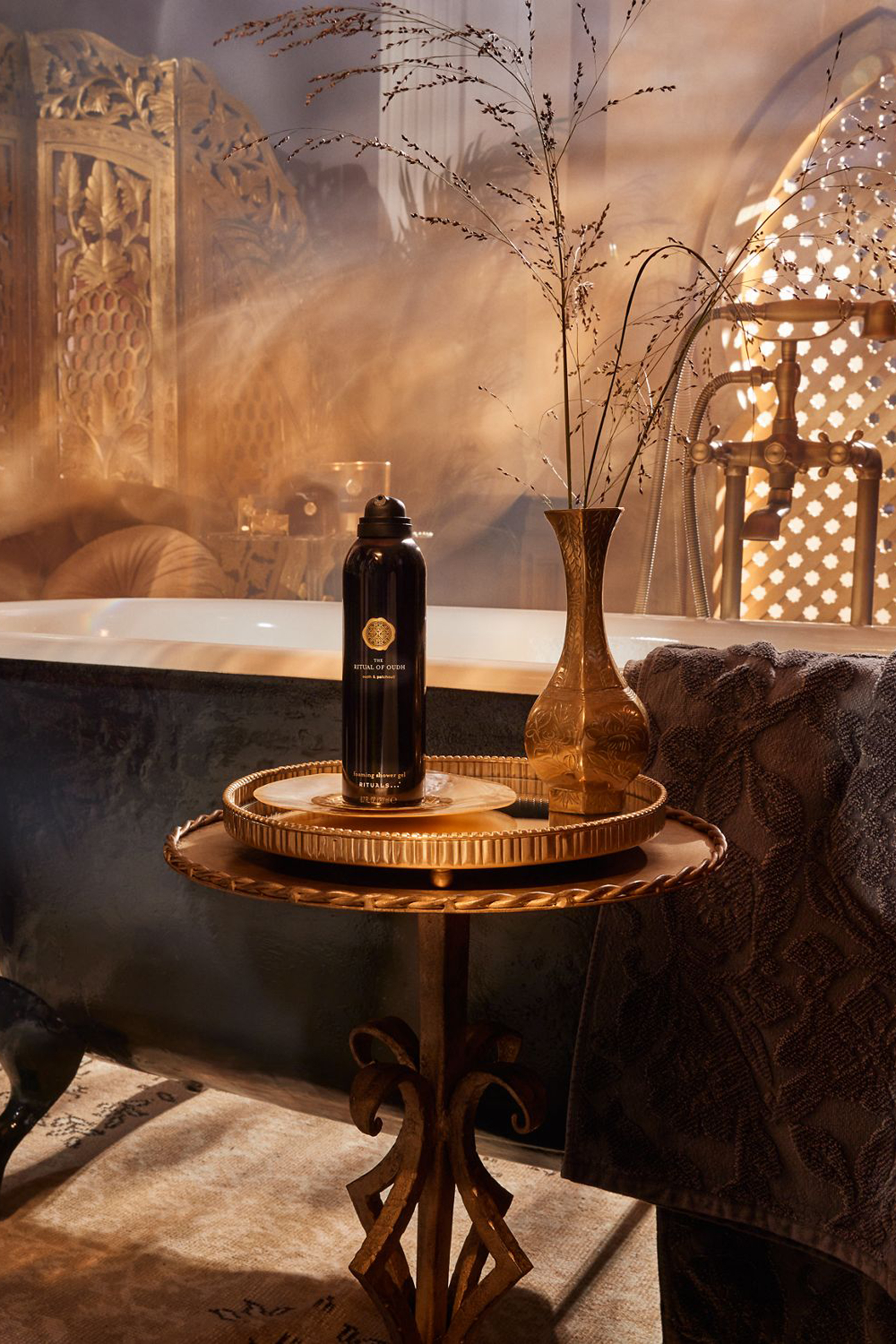 Black Oudh & Patchouli Foaming Shower Gel - The Ritual of Oudh