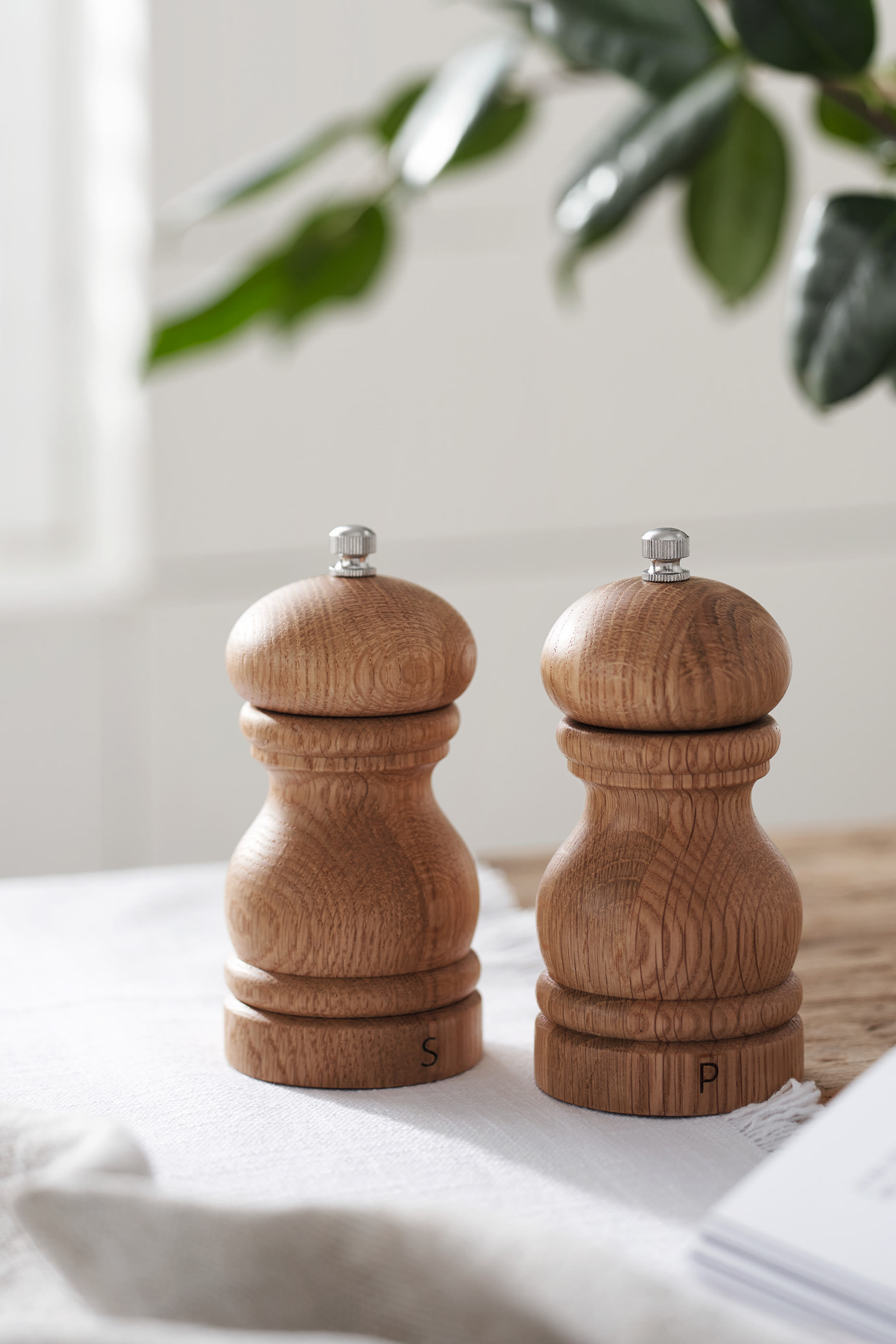 Oak Wood Salt & Pepper Grinders Set