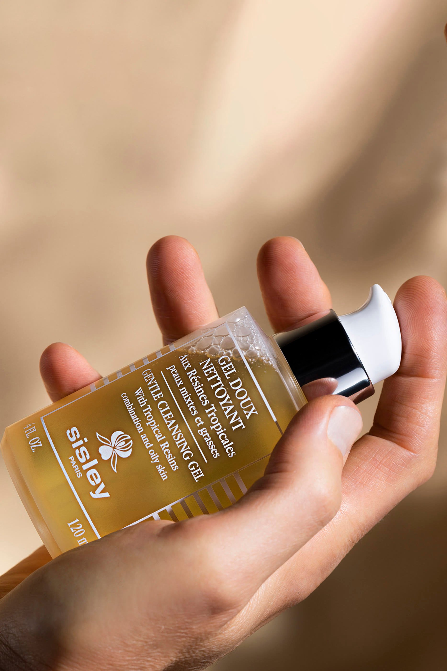 Gentle Cleansing Gel with Tropical Resins