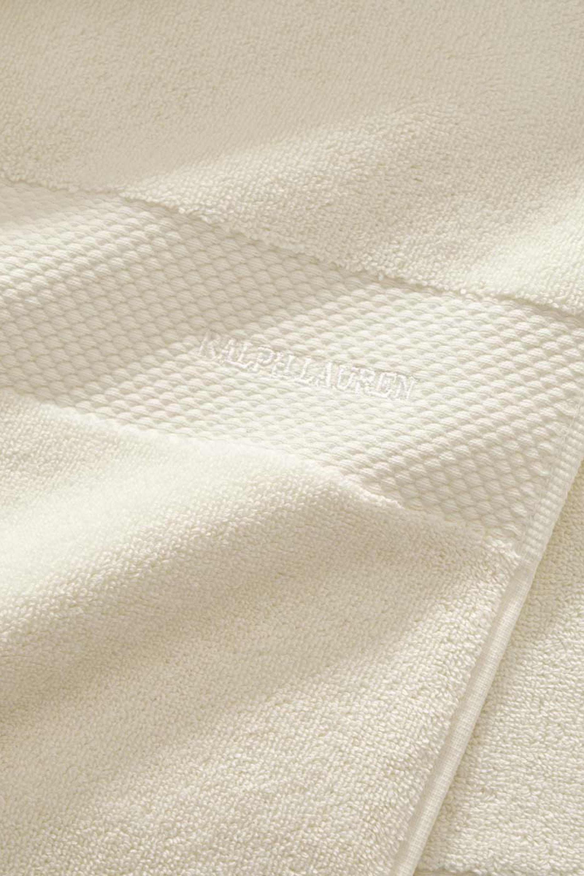 Avenue Bath Collection