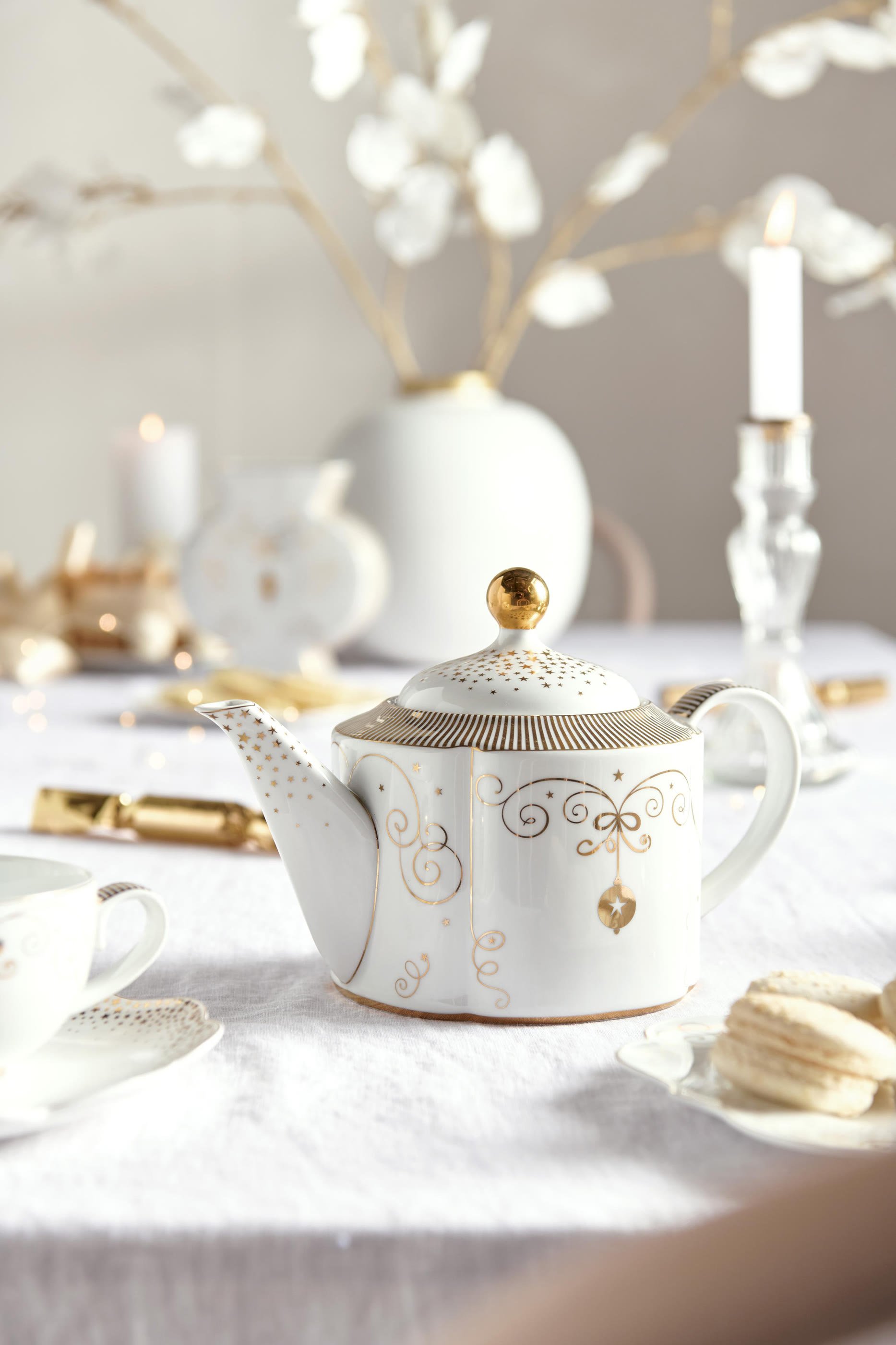 Royal Winter White Small Teapot