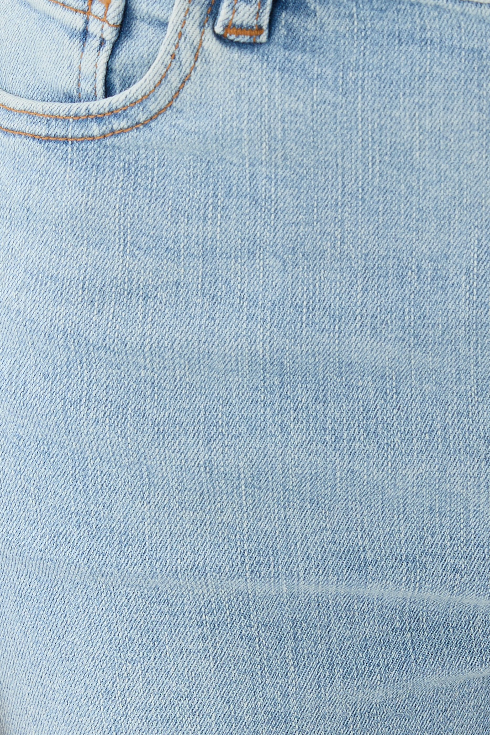 Le Sleek Straight Jeans