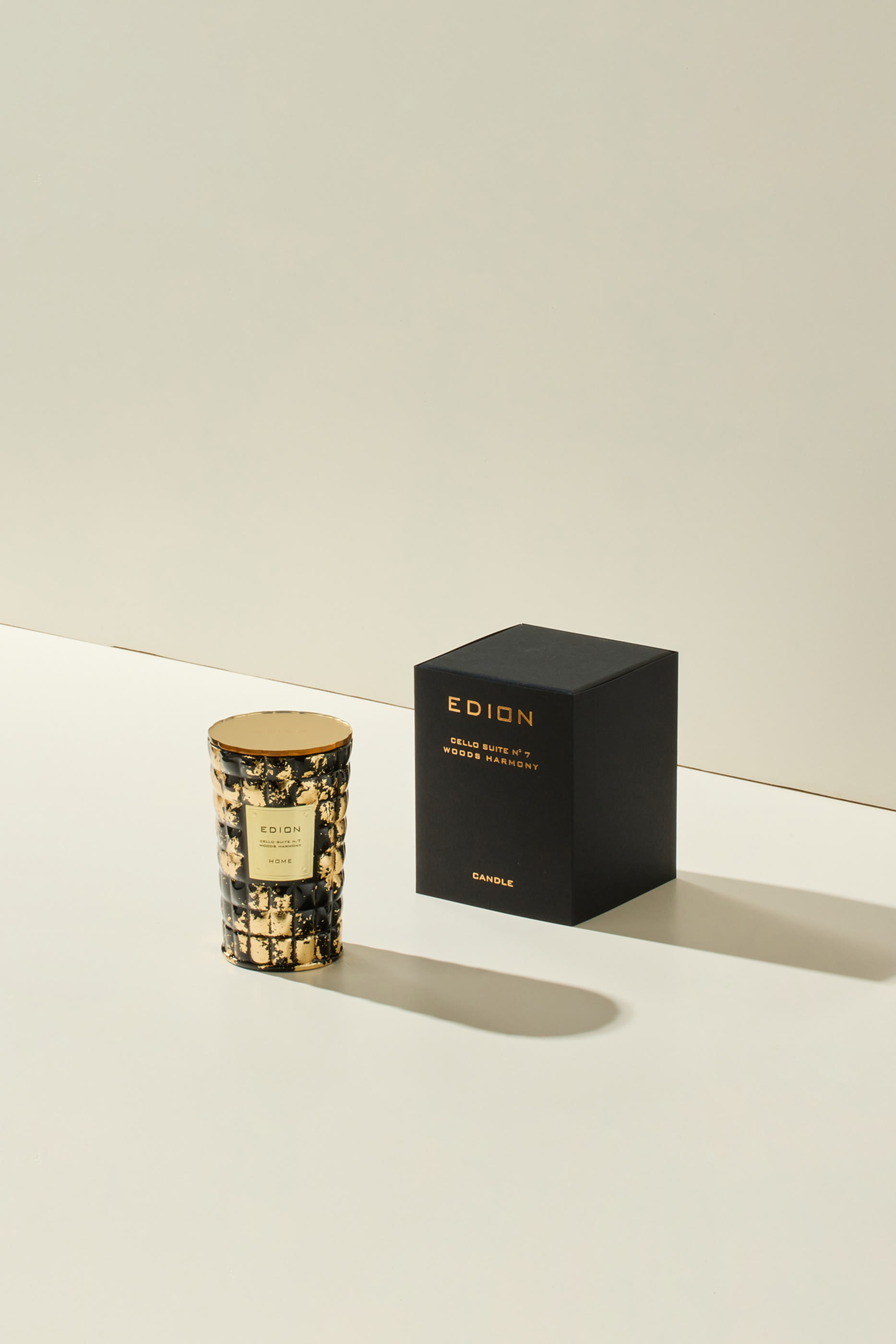 n.7 Woods Harmony Luxury Scented Candle