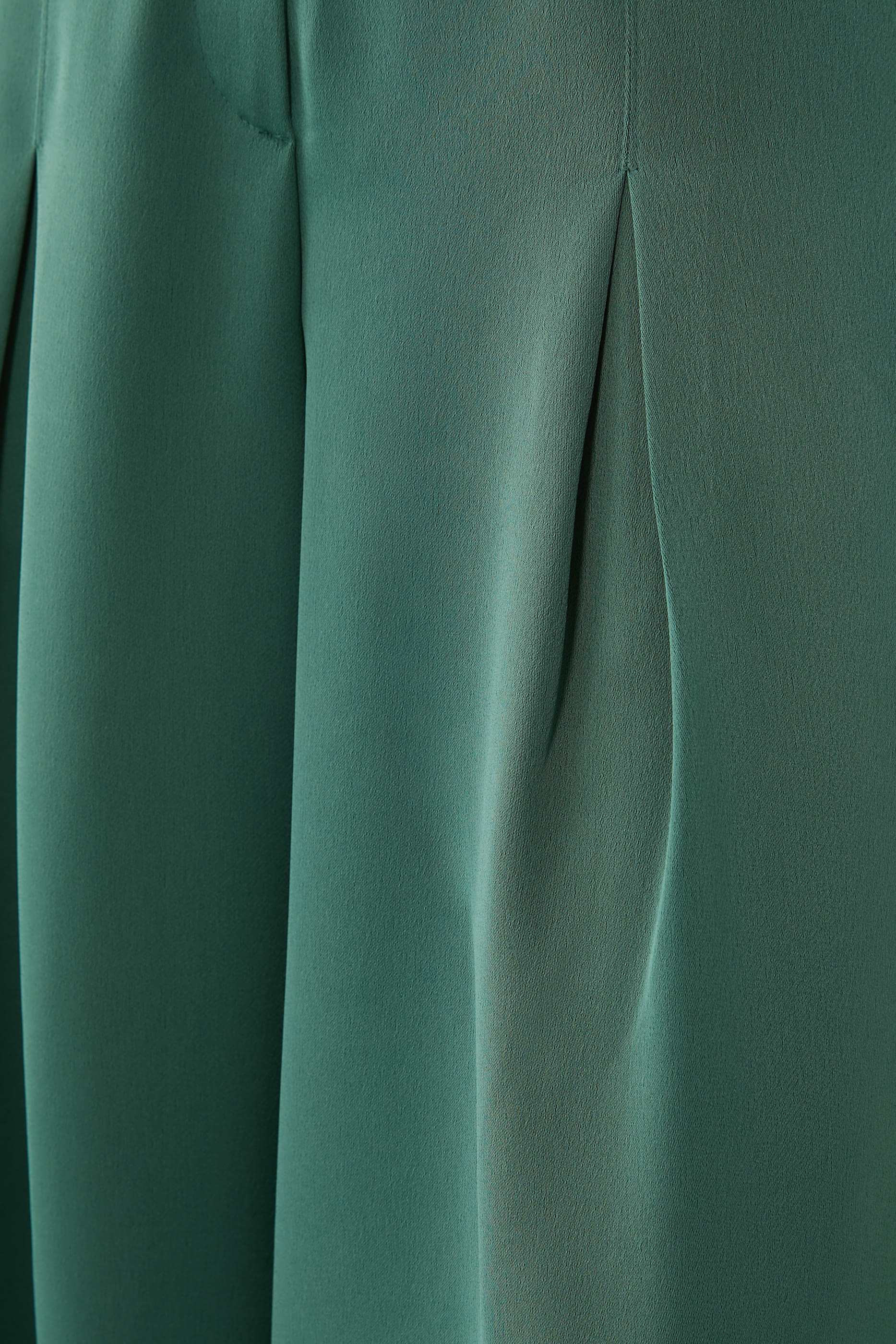 Honesty Opens Trousers