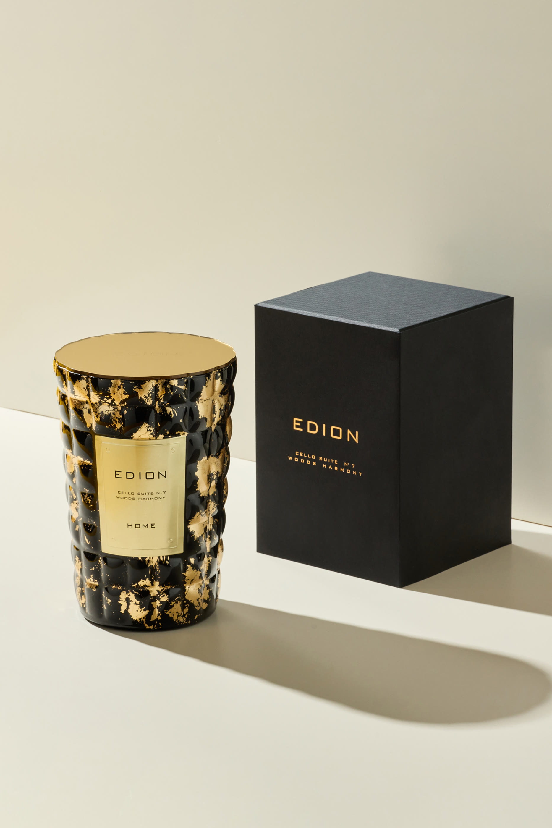 n.7 Woods Harmony Luxury Scented Candle