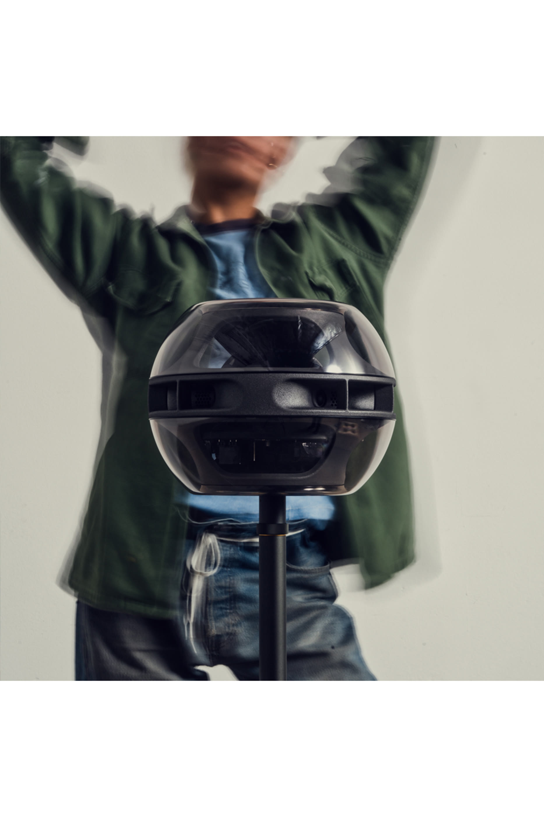 Cell Alpha Wireless Speaker with Table Stand