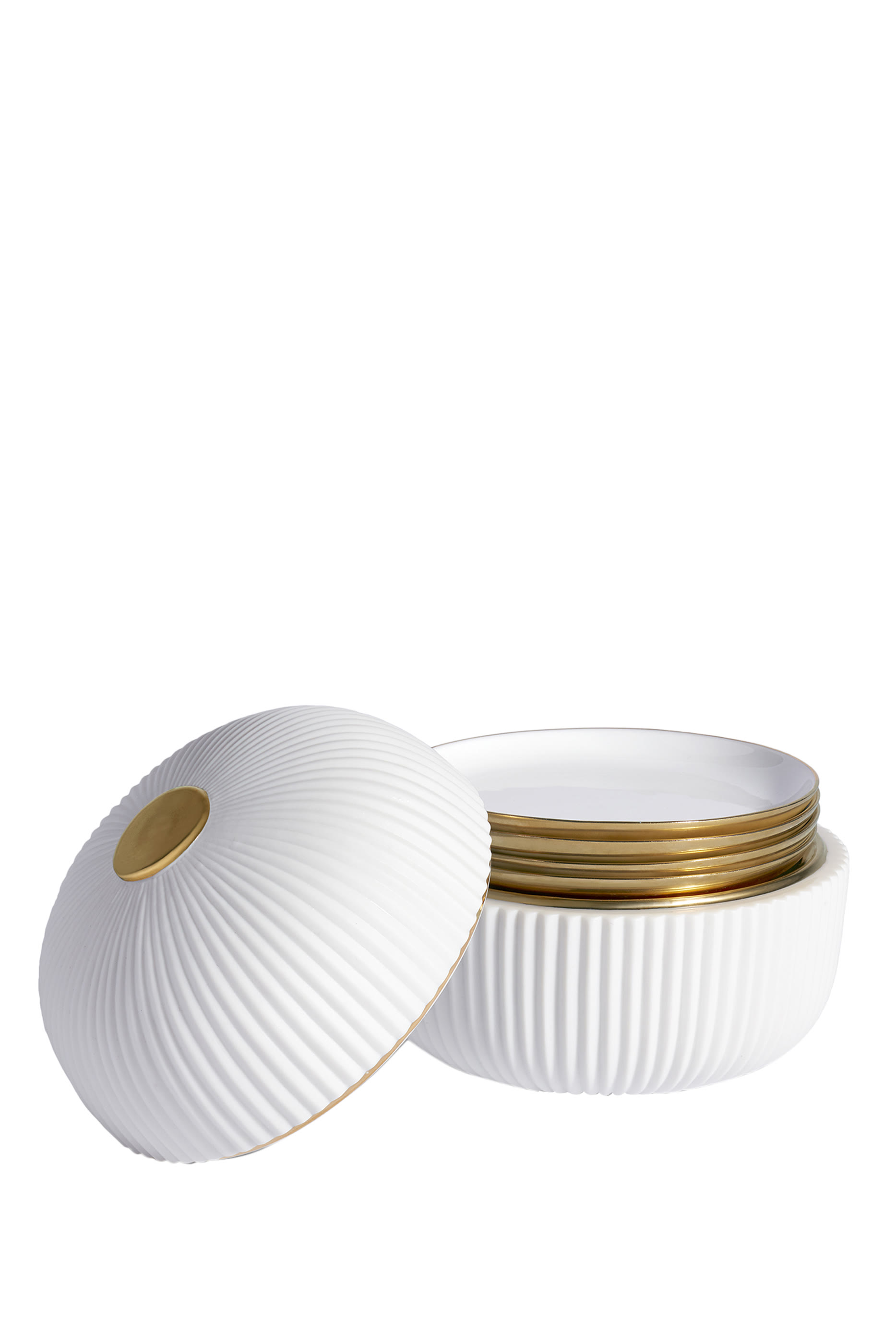 Iconic Box And Plates Set