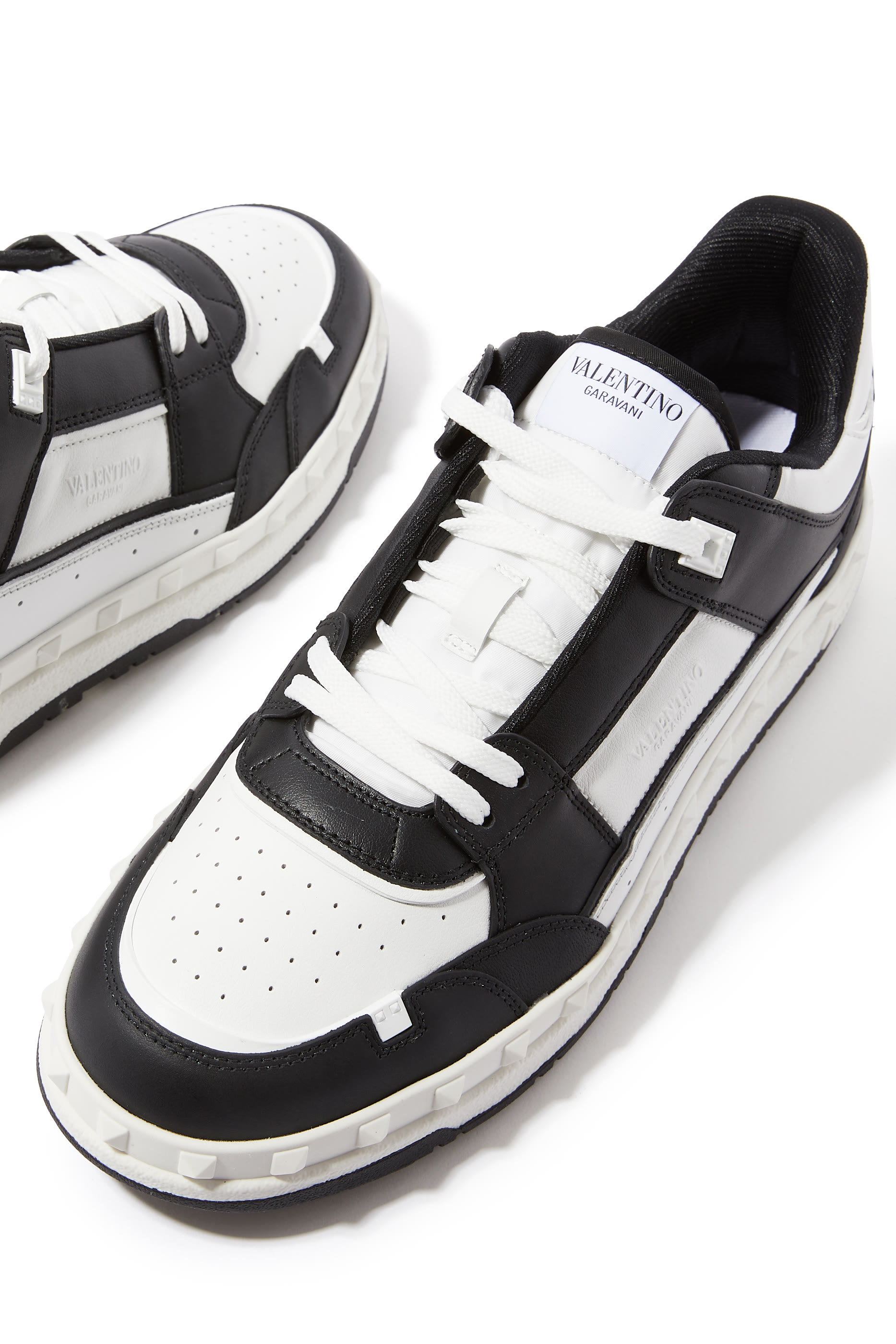 Freedots Low-Top Sneakers