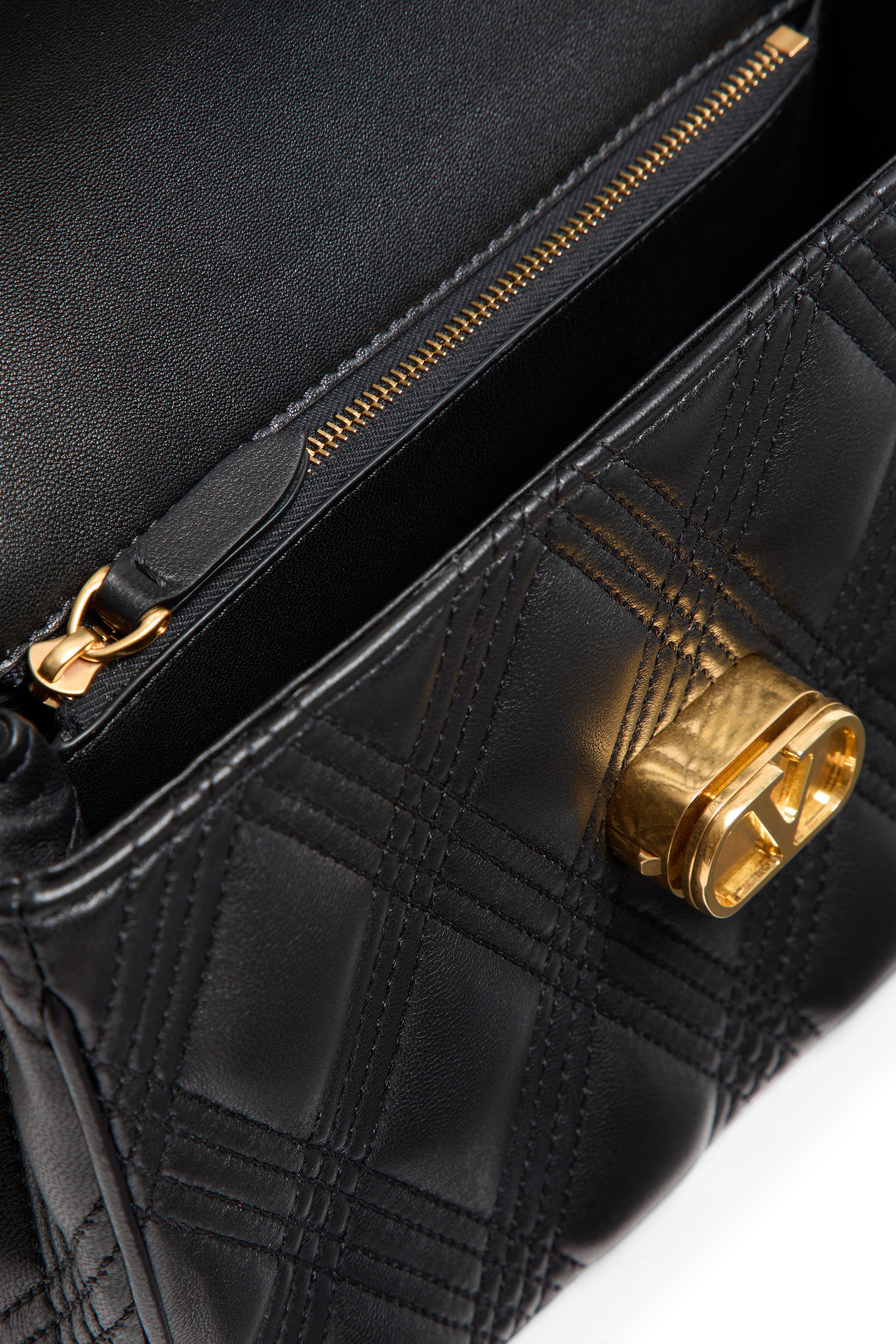 Quiltie 67 Medium Shoulder Bag