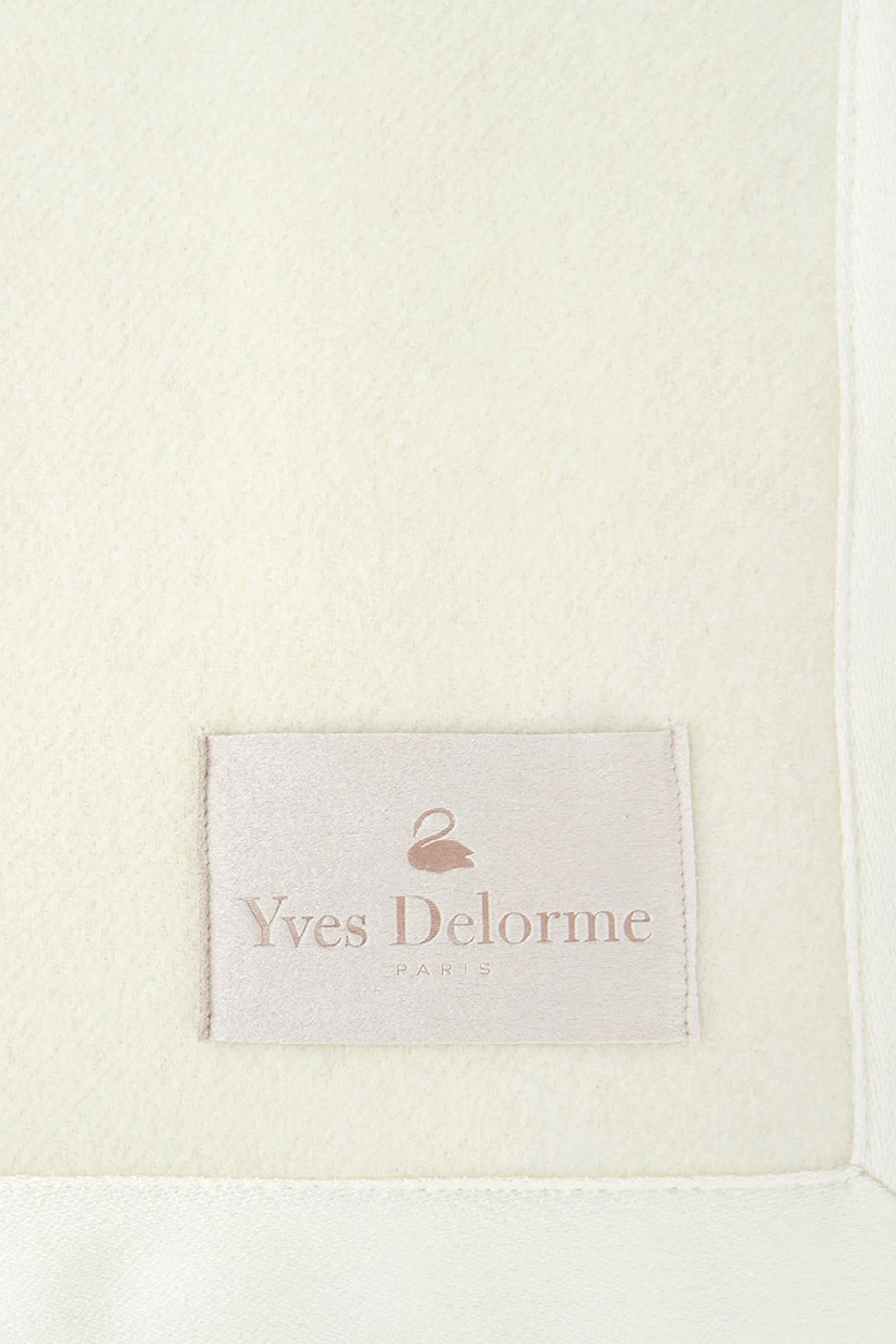 Duchesse Nacre Blanket