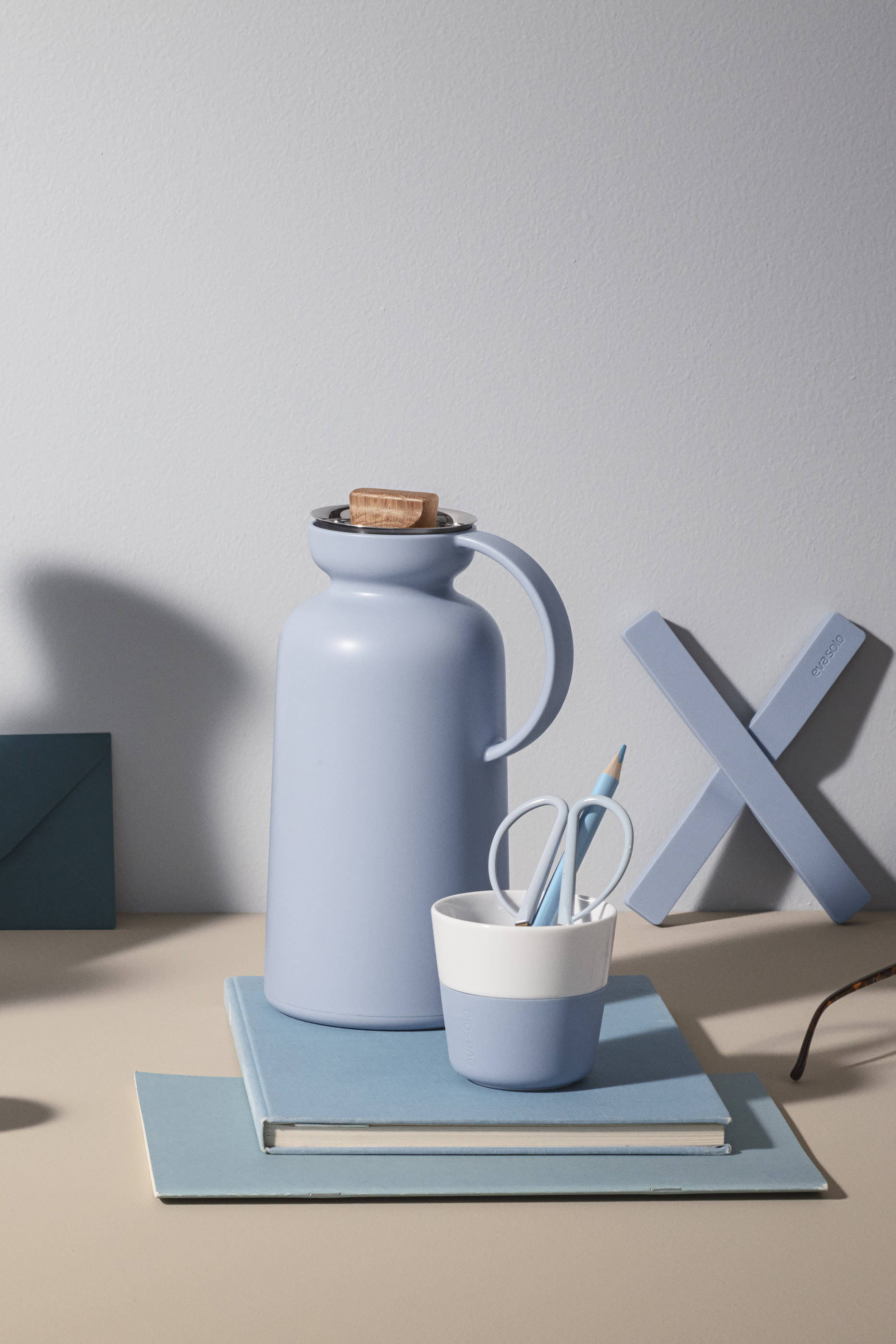 Silhouette Vacuum Jug