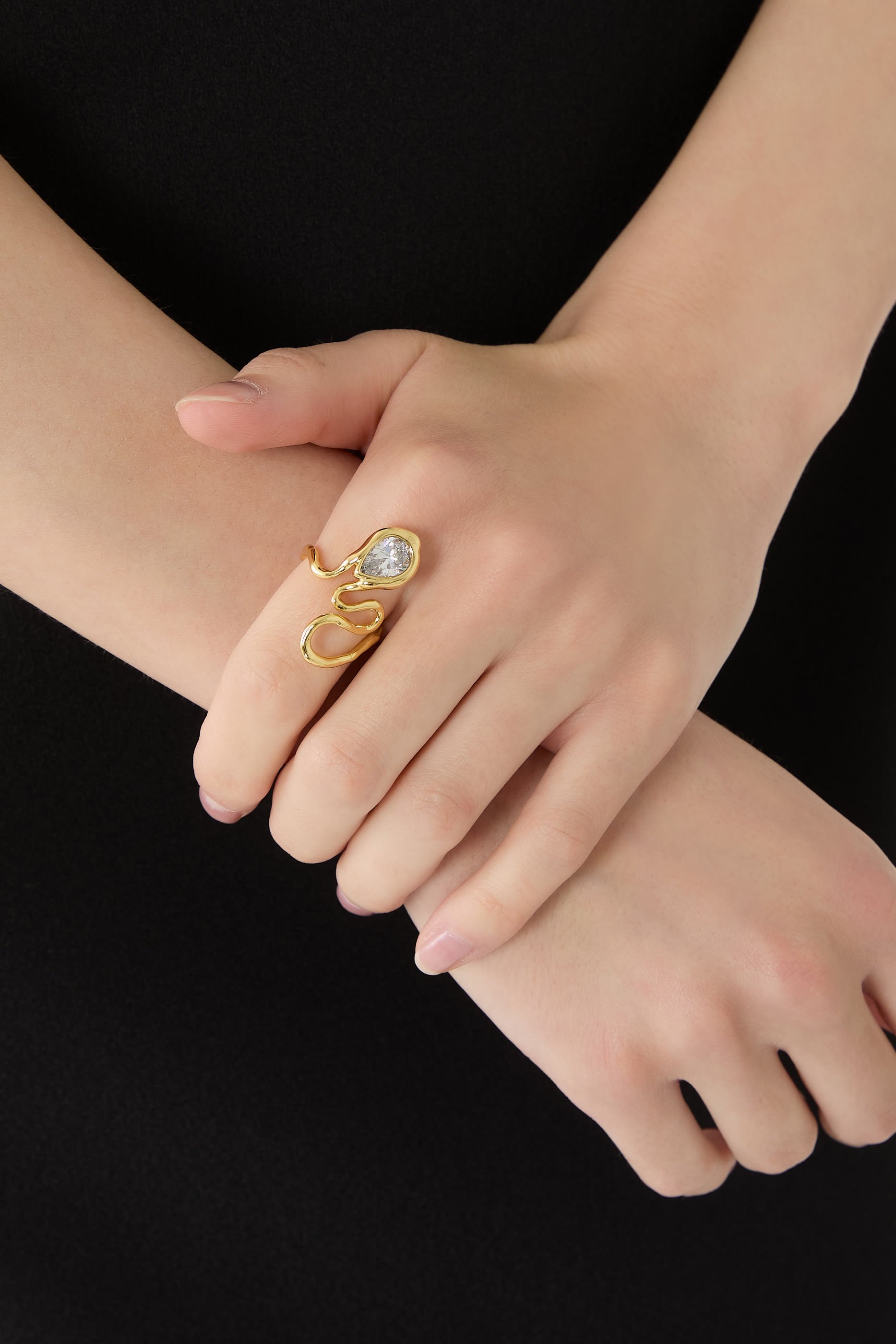 Asterales Floating Vine Ring