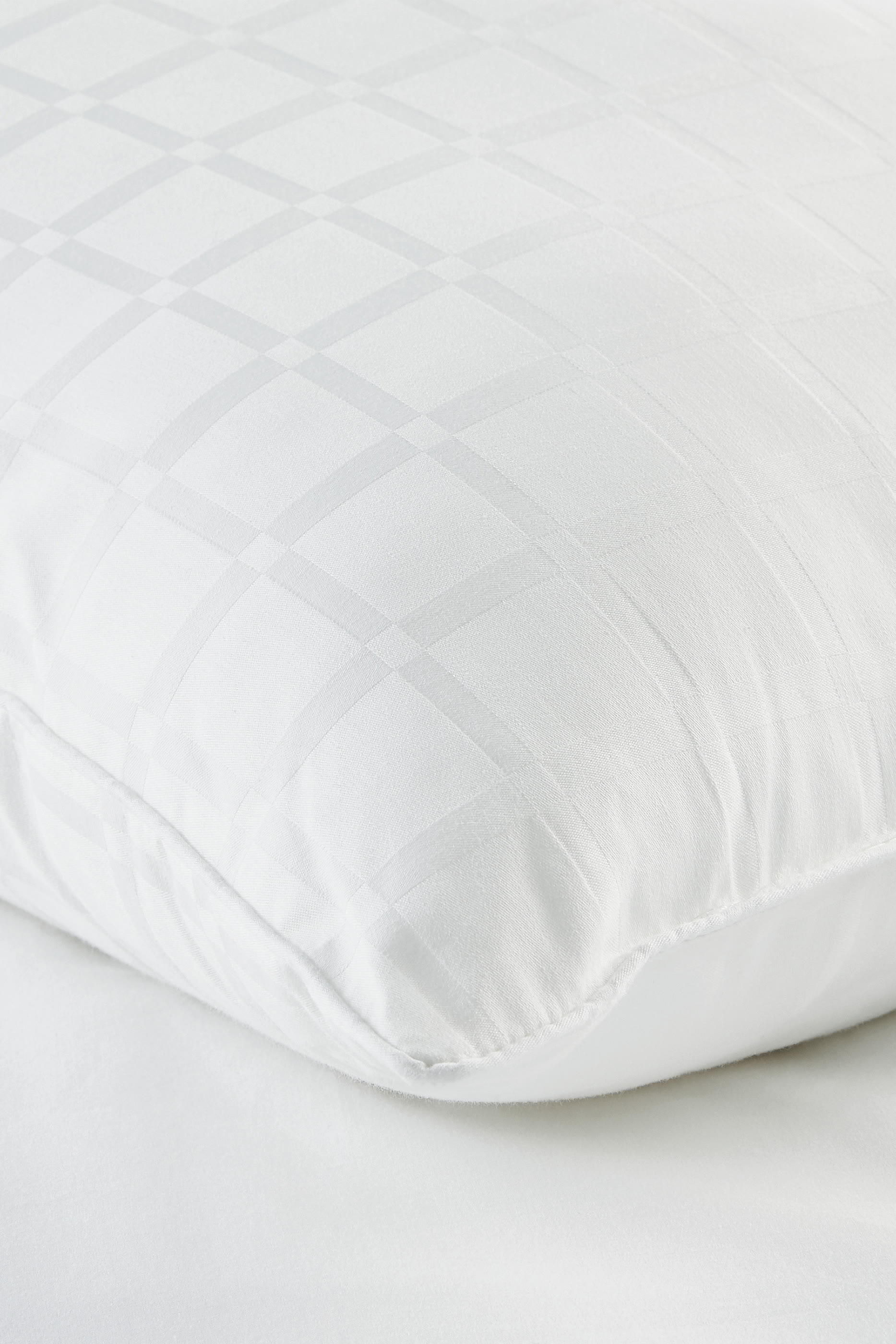 Soft and Light Breathable Pillow - Medium Support